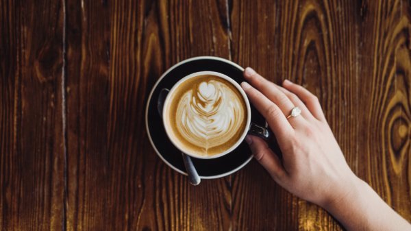 Hugh Jackman treats fanatics to unfastened coffee at Discovery Green 5