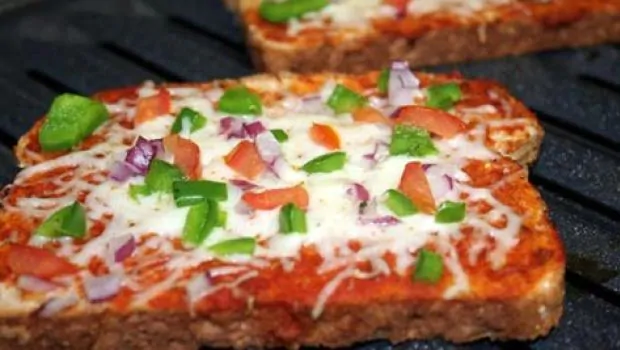 Cooking Hacks: Make Instant Bread Pizza On Pan When Craving Strikes At Odd Hours 3