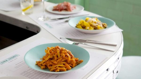 New eating place guarantees American classics, a laugh surroundings 5
