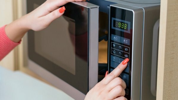 How to fix a microwave that runs but is not heating 1